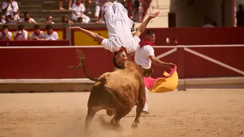 Mañana de Toros en Familia con la exhibición de rejoneo a cargo de Pablo Donat y exhibición de los recortadores Iker Monreal y Sergio Valle durante San Fermín 2025. PABLO LASAOSA