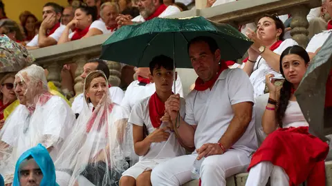 Los tendidos de la plaza de Toros de Pamplona durante la séptima corrida de la Feria del Toro de San Fermín 2025 con toros de La Palmosilla para Jiménez Fortes, Fernando Adrián y Ginés Marín. IÑIGO ALZUGARAY