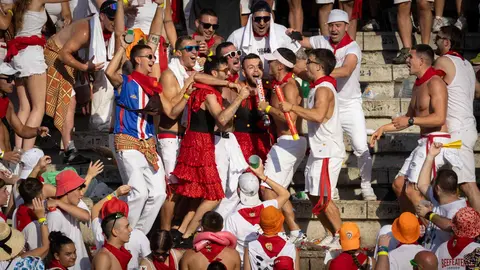 Ambiente en la última corrida de la Feria de San Fermín. Maite  H. Mateo..-36