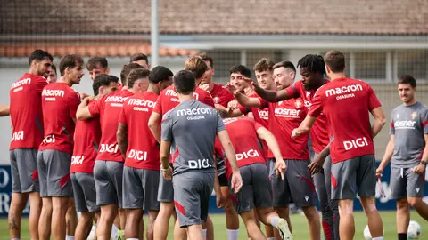Los jugadores de Osasuna se entrenan en las instalaciones de Tajonar preparando la temporada 25/26. PABLO LASAOSA