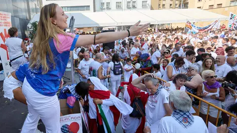 Chupinazo de inicio de las Fiestas de Burlada 2025 lanzado por el Club Deportivo Malkaitz Eskubaloia. IÑIGO ALZUGARAY