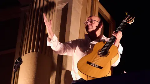 Concierto del guitarrista Miguel Vargas en el balcón del Palacio de Navarra en Pamplona dentro de la XII edición del festival Flamenco On Fire. IÑIGO ALZUGARAY