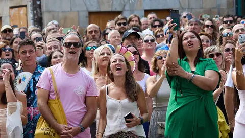 Actuación de Tomatito en el balcón del Ayuntamiento de Pamplona dentro del ciclo Calles, Balcones et Patios de la XII edición del festival Flamenco On Fire. IÑIGO ALZUGARAY
