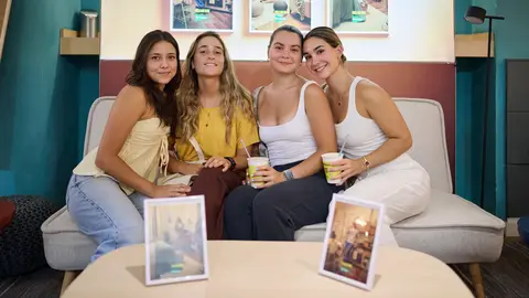 El Corte Inglés celebra un Coffee Party en Pamplona durante el inicio del curso universitario. PABLO LASAOSA