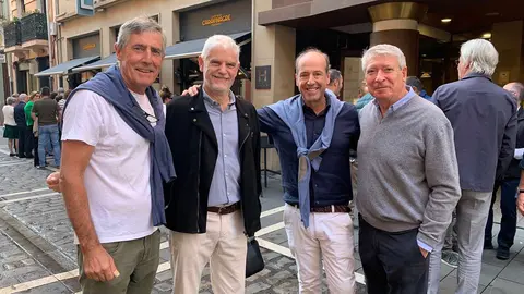 Comida de un grupo de exalumnos del colegio El Redín en Pamplona. Navarra.com