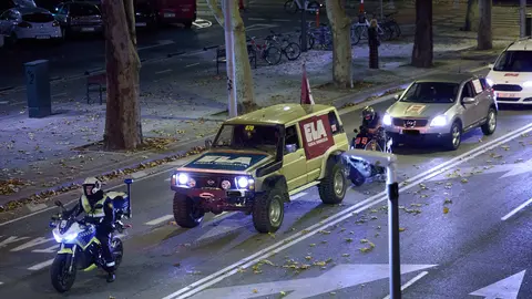 Caravana de coches por las calles de Pamplona organizada por el comité de empresa de TCC en el marco de los paros y movilizaciones para exigir un convenio digno para las villavesas. IÑIGO ALZUGARAY