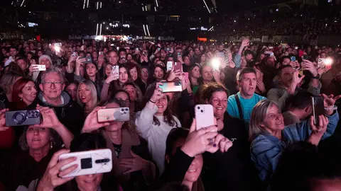 Concierto de Antonio Orozco en el Pabellón Navarra Arena de Pamplona dentro de su tour 'La Gira de Mi Vida' con la que el cantante y compositor conmemora sus 25 años de trayectoria musical. IÑIGO ALZUGARAY