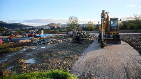La Gerencia y la Comisión de Urbanismo del Ayuntamiento de Pamplona visitan las obras de la fase 3.1 del parque de Magdalena. IÑIGO ALZUGARAY