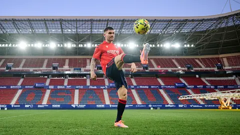 Presentaci&oacute;n de Javi Gal&aacute;n, nuevo jugador de Osasuna para lo que queda de temporada 2025/2026. PABLO LASAOSA