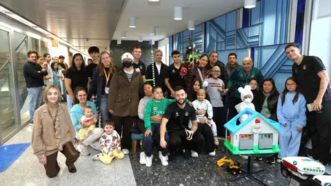 Jugadores de Osasuna visitan a ni&ntilde;os ingresados en la Cl&iacute;nica Universidad de Navarra. CL&Iacute;NICA UNIVERSIDAD DE NAVARRA