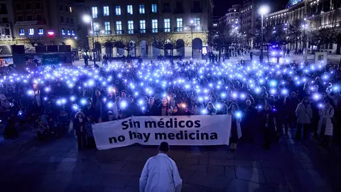 Manifestaci&oacute;n de apoyo al colectivo m&eacute;dico convocada por el Sindicato M&eacute;dico de Navarra (SMN) y el Colegio Oficial de M&eacute;dicos de Navarra. I&Ntilde;IGO ALZUGARAY