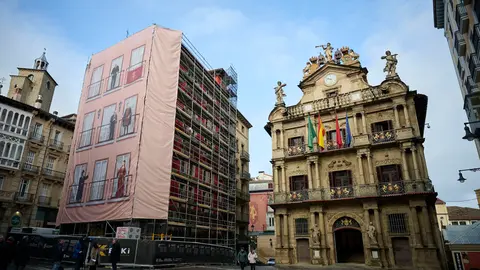 La Comisi&oacute;n de Presidencia visita el edificio municipal de Casa Seminario en el que se est&aacute; llevando a cabo una reforma integral para modernizar sus dependencias y mejorar su eficiencia energ&eacute;tica. PABLO LASAOSA