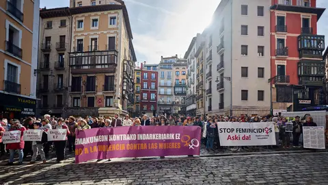 Concentraci&oacute;n en repulsa al asesinato machista de Tatiana Rodr&iacute;guez del pasado viernes en Sarriguren. I&Ntilde;IGO ALZUGARAY
