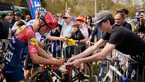La Itzulia 2026 a su paso por el Ayuntamiento de Pamplona. PABLO LASAOSA