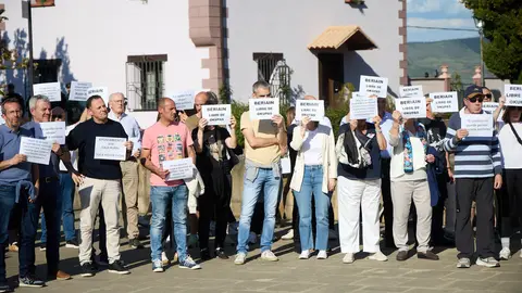 Concentraci&oacute;n vecinal en Beriain para denunciar la p&eacute;rdida de un recurso social esencial y reclamar soluciones ante la ocupaci&oacute;n de dos inmuebles del municipio. I&Ntilde;IGO ALZUGARAY