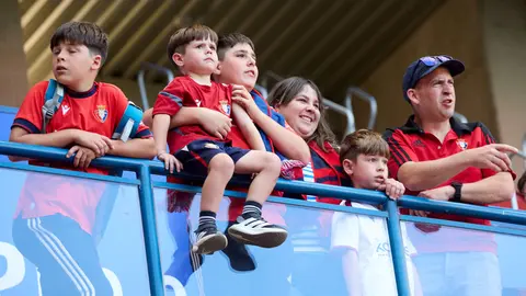 La grada del estadio de El Sadar durante el partido de La Liga EA Sports entre CA Osasuna y Sevilla FC disputado en Pamplona. I&Ntilde;IGO ALZUGARAY