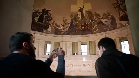 La Gerencia y la Comisi&oacute;n de Urbanismo visitan el Monumento a los Ca&iacute;dos. PABLO LASAOSA