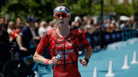 Prueba internacional Spain T100 Triathlon Pamplona Navarra. EFE VILLAR L&Oacute;PEZ