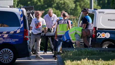 Polic&iacute;a Municipal de Pamplona y Polic&iacute;a Nacional encuentran en Pamplona a un hombre muerto con una pu&ntilde;alada en el pecho. PABLO LASAOSA