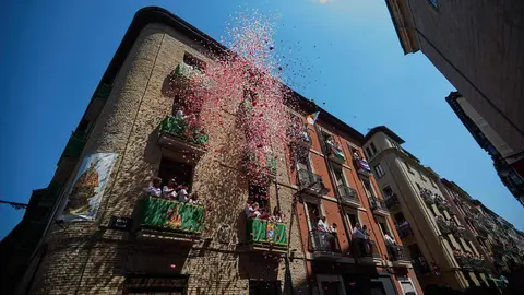 Procesi&oacute;n de San Ferm&iacute;n 2026 por las calles de Pamplona. I&Ntilde;IGO ALZUGARAY