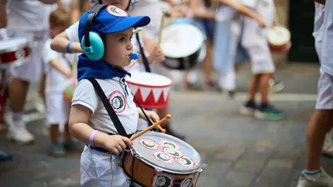 Struendo de Iru&ntilde;a Txiki por las calles de Pamplona durante las Fiestas de San Ferm&iacute;n 2026. I&Ntilde;IGO ALZUGARAY