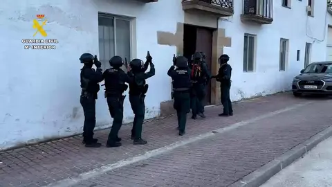 Imagen de la operaci&oacute;n de Guardia Civil. CEDIDA
