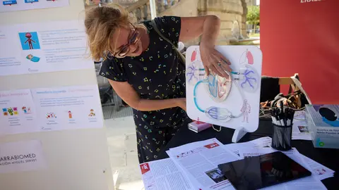 El Comit&eacute; de Personal de Navarrabiomed - Fundaci&oacute;n Miguel Servet realiza una acci&oacute;n p&uacute;blica para dar a conocer cu&aacute;l es su trabajo (investigaci&oacute;n cient&iacute;fica) y para reivindicar un convenio de trabajo propio. I&Ntilde;IGO ALZUGARAY