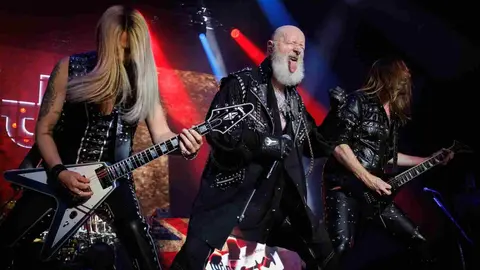 PAMPLONA, 18/08/2026.- La legendaria banda brit&aacute;nica de heavy metal Judas Priest durante el concierto que ha ofrecido este martes en el Navarra Arena de Pamplona, una de las dos &uacute;nicas citas del grupo en Espa&ntilde;a en 2026 en una gira vinculada a su &uacute;ltimo trabajo, 'Invincible Shield'. EFE/Villar L&oacute;pez