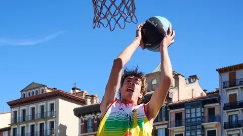 Circuito 3x3 CaixaBank de baloncesto en la Plaza del Castillo de Pamplona. I&Ntilde;IGO ALZUGARAY
