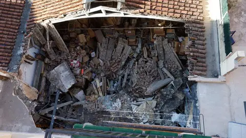 Se hunde la terraza de una vivienda en Berriozar. JES&Uacute;S DIGES / EFE