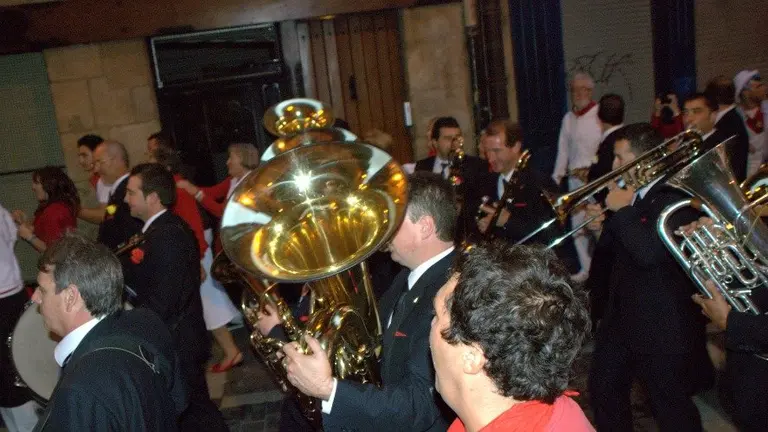 Las dianas salen al amanecer por el casco viejo. RUFINO LASAOSA