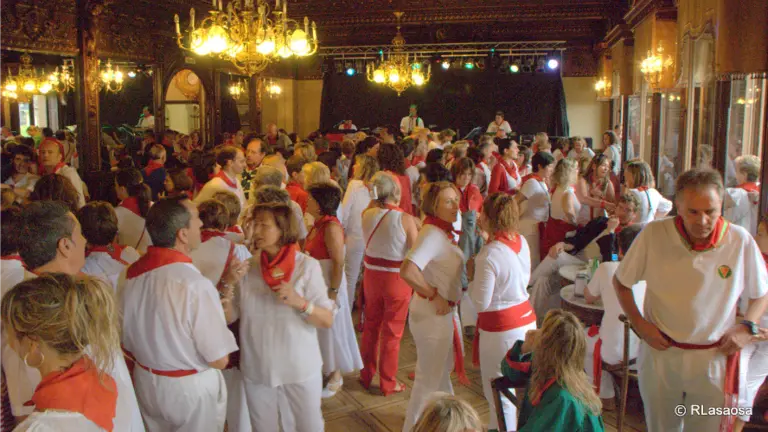 El 'Baile de la alpargata' en el Nuevo Casino. Rufino Lasaosa