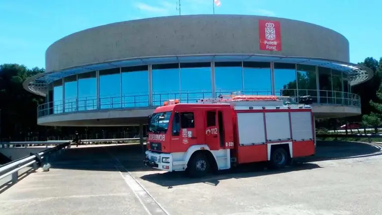 Imagen de archivo de un cami&oacute;n de los bomberos de Tudela frente a la comisar&iacute;a de Polic&iacute;a foral. BOMBEROS