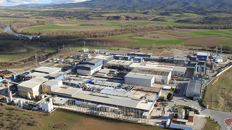 Vista a&eacute;rea del centro de producci&oacute;n de Viscofan en C&aacute;seda. EFE
