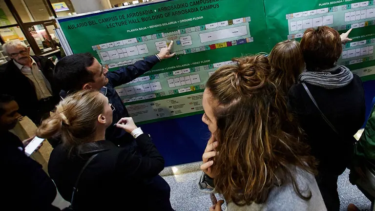 Oposiciones en la UPNA para&nbsp;136 plazas de auxiliar administrativo del Gobierno de Navarra con m&aacute;s de 8.000 aspirantes apuntados. I&Ntilde;IGO ALZUGARAY