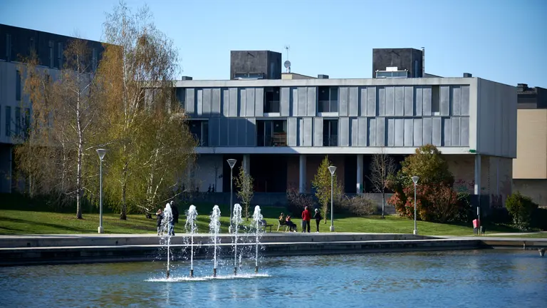 Lago de Sarriguren. IRANZU LARRASOA&Ntilde;A