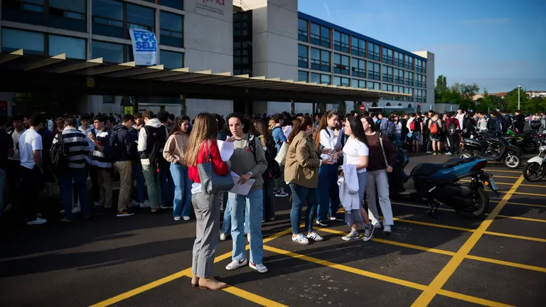 Miles de j&oacute;venes se realizan la Evaluaci&oacute;n para el Acceso a la Universidad (EvAU) en la UPNA. PABLO LASAOSA