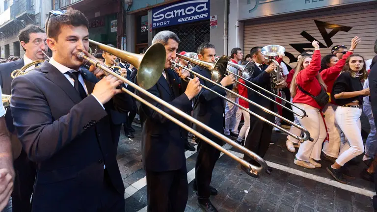 La m&uacute;sica de las Dianas de San Ferm&iacute;n marca el inicio de las fiestas cada ma&ntilde;ana a las 6.45 horas con la banda municipal La Pamplonesa recorriendo las calles del casco viejo de Pamplona tocando canciones t&iacute;picas sanfermineras. I&Ntilde;IGO ALZUGARAY