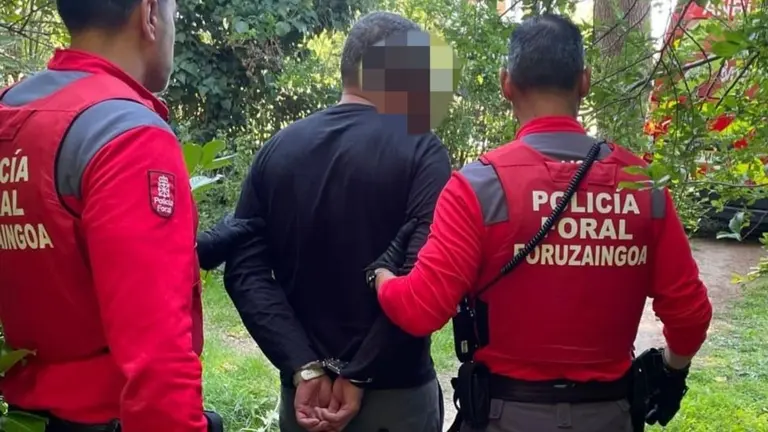 Imagen del detenido por apu&ntilde;alar a un hombre en las huertas de Aranzadi. POLIC&Iacute;A FORAL