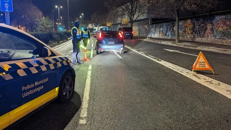 Imagen de un control de la Polic&iacute;a Municipal en Pamplona. POLIC&Iacute;A MUNICIPAL