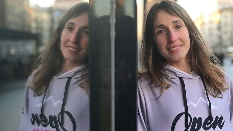 La deportista navarra del año 2024, Naiara Irigoyen (Pamplona, 1995), campeona del Mundo ISF de carreras de montaña en la disciplina de Kilómetro Vertical, siempre ha estado ligada al deporte, aunque reconoce que es corredora "casi por casualidad". Irigoyen, en una entrevista con EFE, explica que su inicio en las carreras de montaña fue algo fortuito, ya que siempre había nadado en un equipo, pero cuando no pudo compaginarlo con sus estudios de Ingeniería Industrial, tuvo que buscar alternativas.