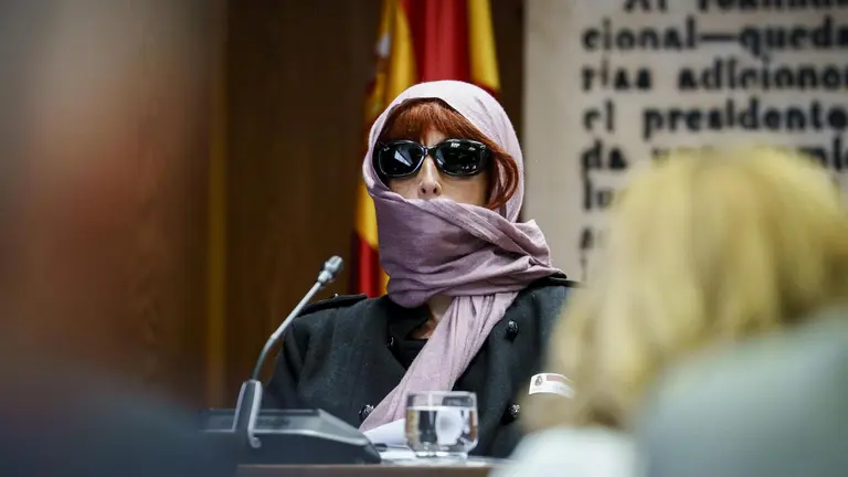 Patricia &Uacute;riz, la expareja de Koldo acude al Senado con parte del rostro tapado y se acoge a su derecho a no declarar. EUROPA PRESS