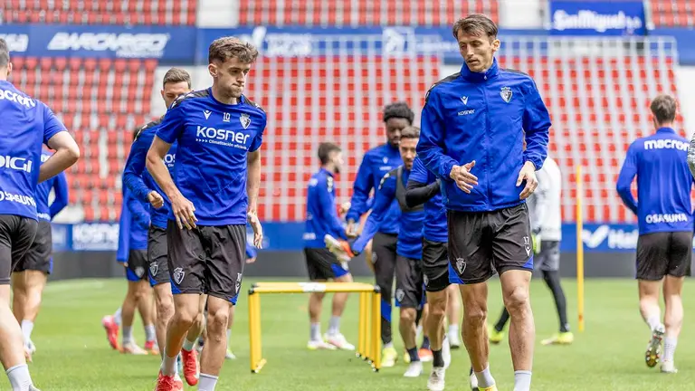 Aimar Oroz y Ante Budimir en un entrenamiento en el estadio de El Sadar. CA Osasuna.