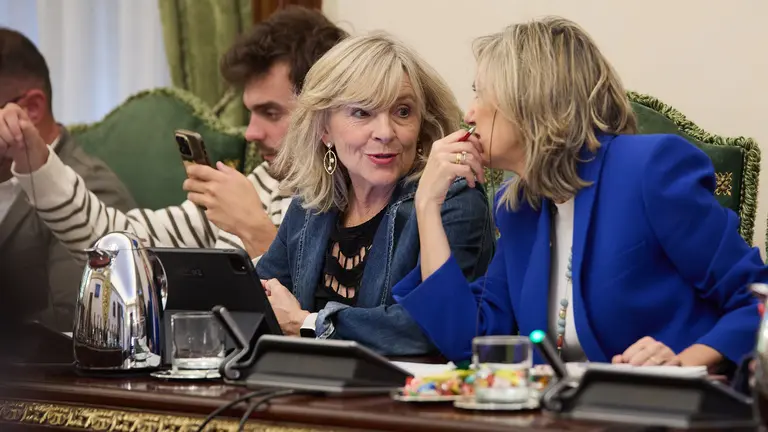 Cristina Ibarrola y Mar&iacute;a Caballero en el Pleno ordinario del Ayuntamiento de Pamplona correspondiente al mes de junio de 2025. I&Ntilde;IGO ALZUGARAY