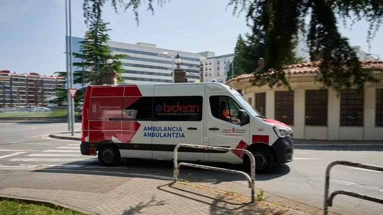Ambulancia de la empresa p&uacute;blica Bidean. PABLO LASAOSA
