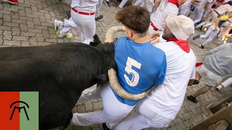 Segundo encierro de San Fermín 2024 con toros de Cebada Gago en el callejón. MAITE H.MATEO