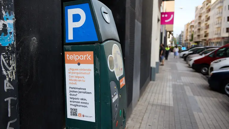 Parquimetro de la zona azul de Pamplona. I&Ntilde;IGO ALZUGARAY