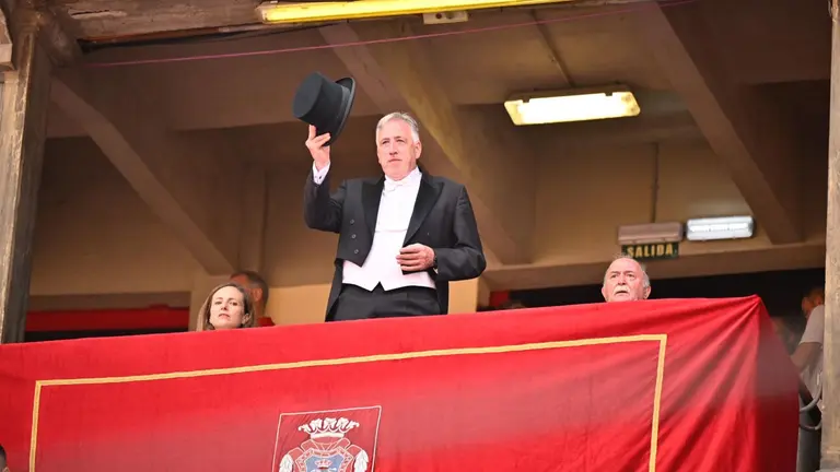 El alcalde de Pamplona, Joseba Asirón preside la primera corrida de San Fermín 2025 con toros de Fuente Ymbro para Perera, Talavante y Luque. PABLO LASAOSA