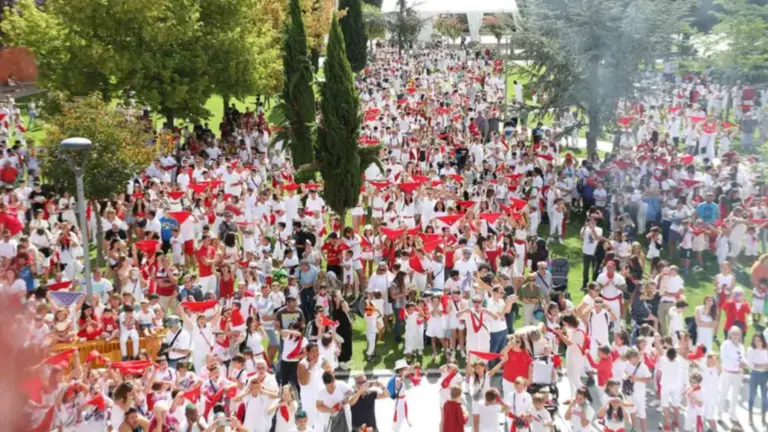Chupinazo de fiestas de Zizur Mayor. Cedida