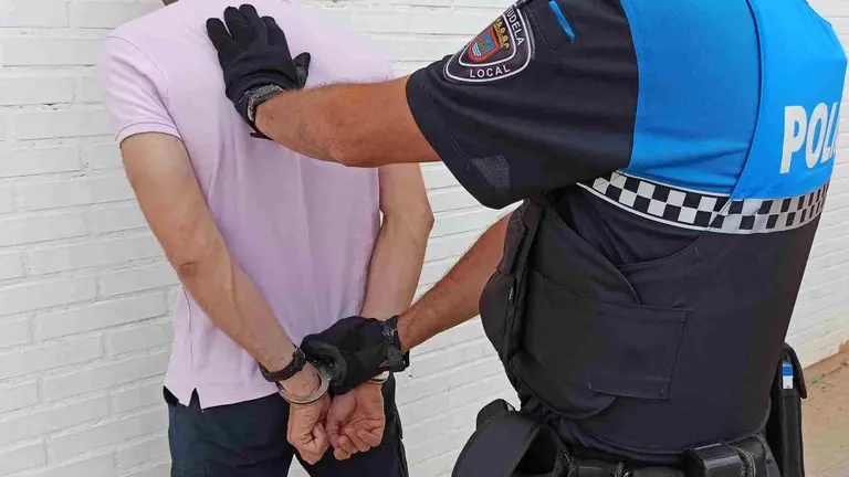 Detenci&oacute;n de un hombre a cargo de la Polic&iacute;a Local de Tudela. ARCHIVo / POLIC&Iacute;A LOCAL DE TUDELA
